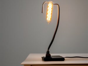 Jak podłączyć kable do lampy