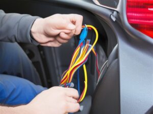 Jak podłączyć kable w samochodzie